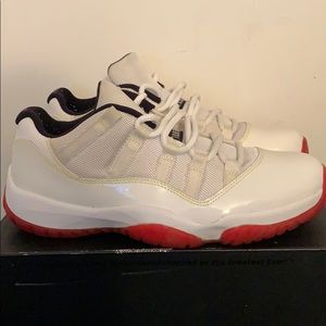 Air Jordan 11 retro low sz.9 white/red